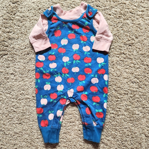 Hanna Andersson apple overalls and long sleeve T-shirt Size 3-6 months - Picture 3 of 12